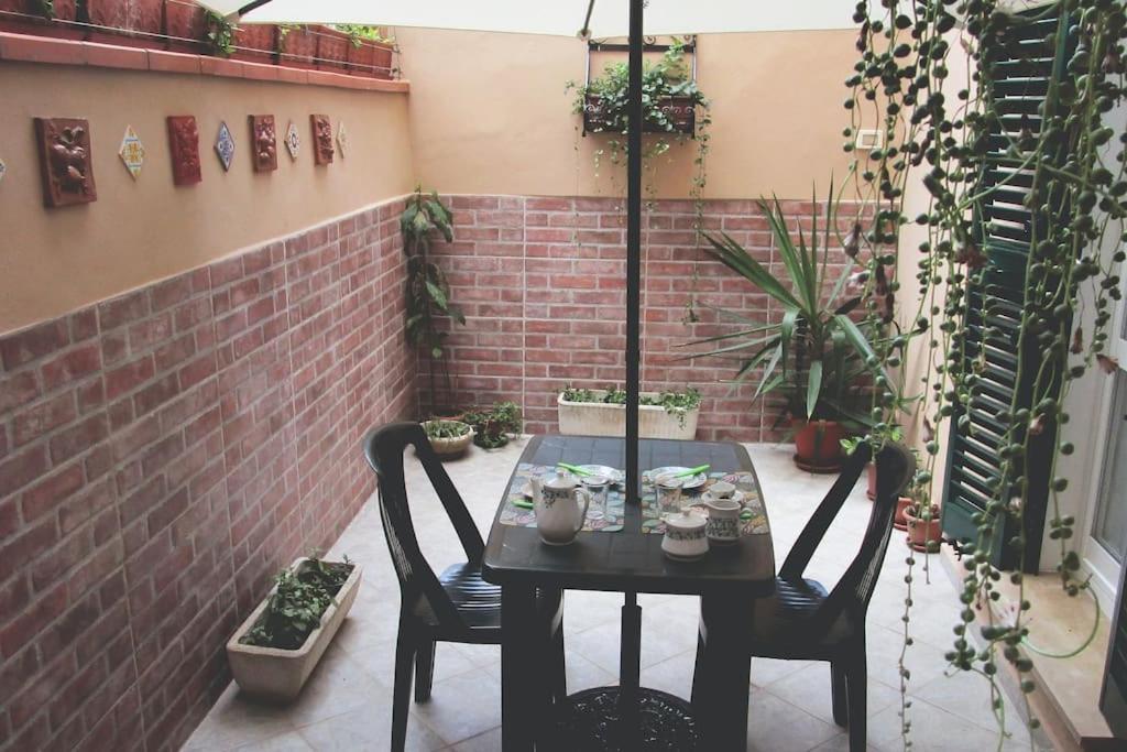 Il Piccolo Eden - Private Garden Apartment Ливорно Екстериор снимка