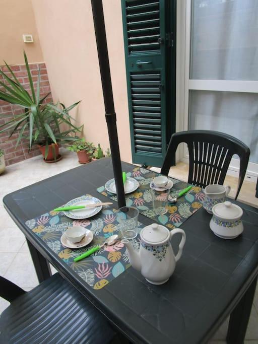 Il Piccolo Eden - Private Garden Apartment Ливорно Екстериор снимка