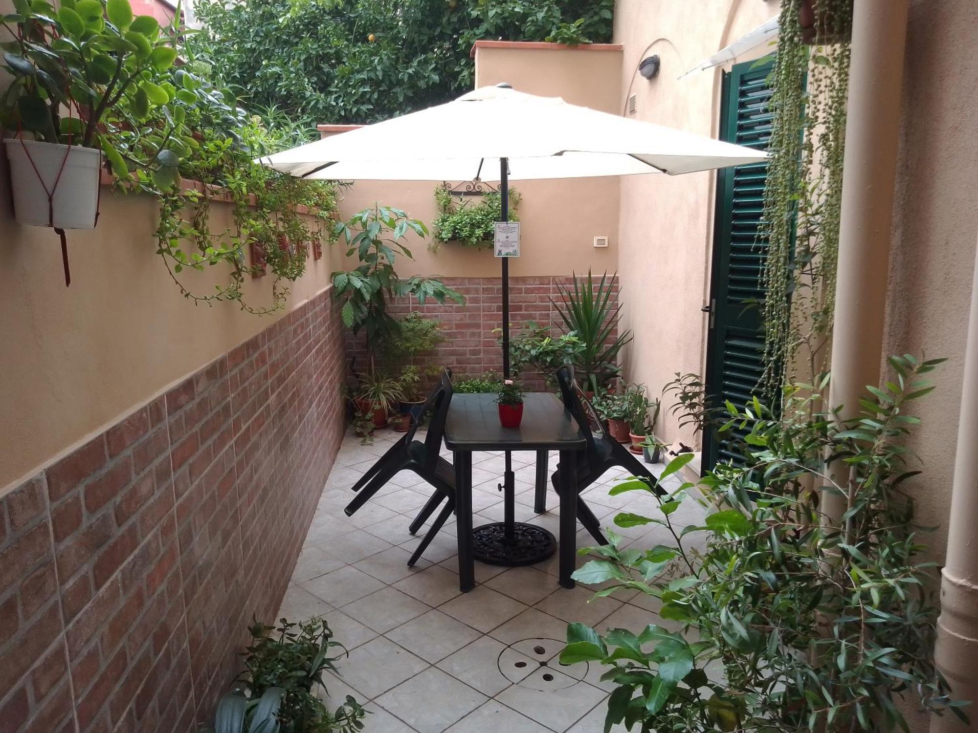Il Piccolo Eden - Private Garden Apartment Ливорно Екстериор снимка