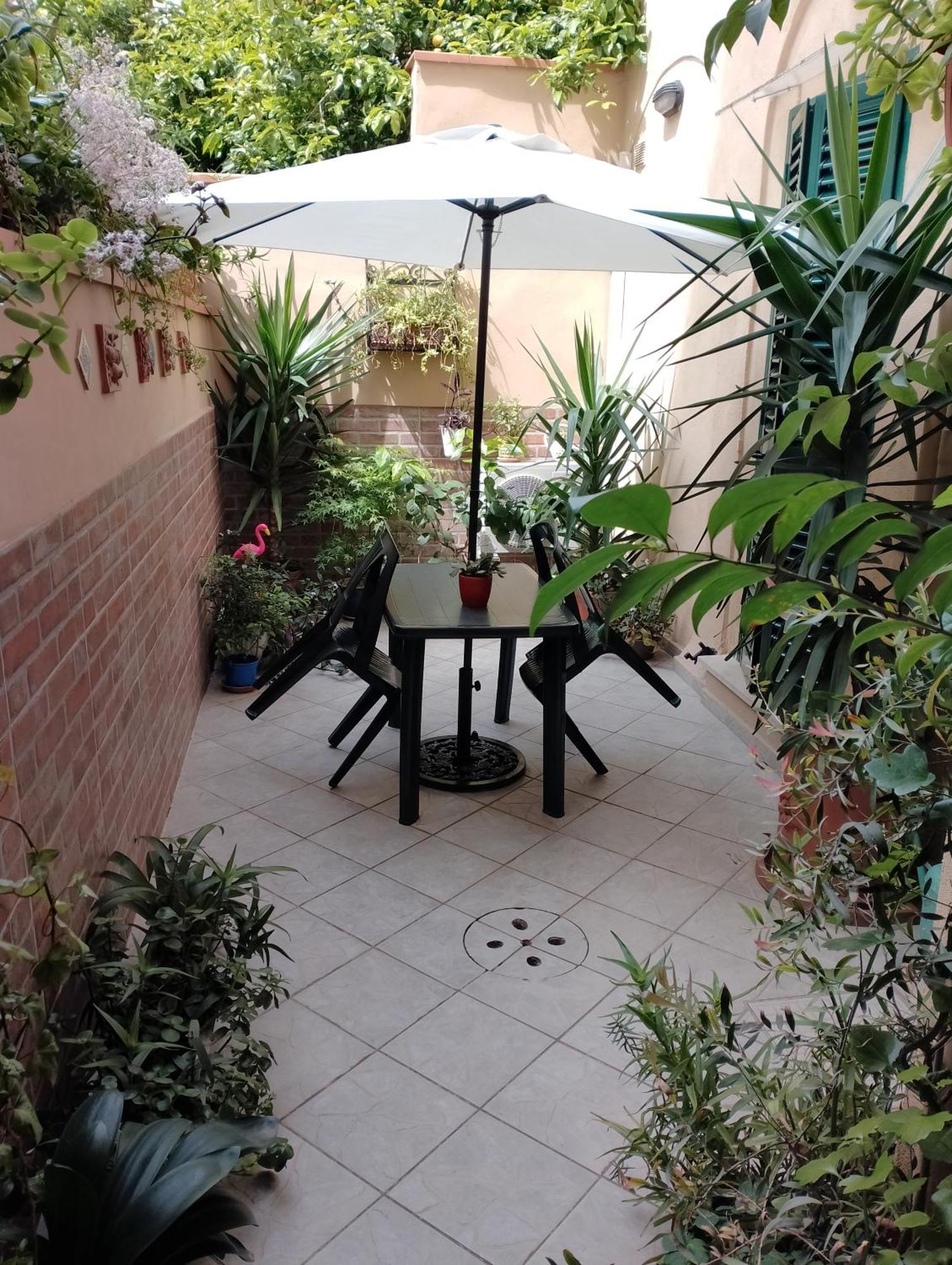 Il Piccolo Eden - Private Garden Apartment Ливорно Екстериор снимка