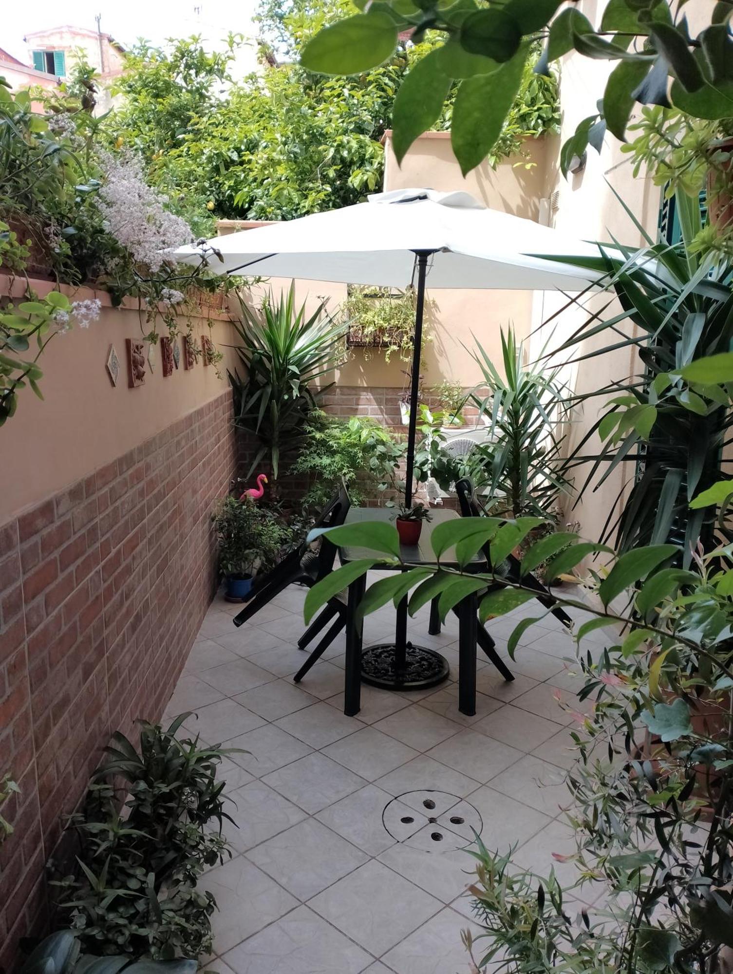 Il Piccolo Eden - Private Garden Apartment Ливорно Екстериор снимка