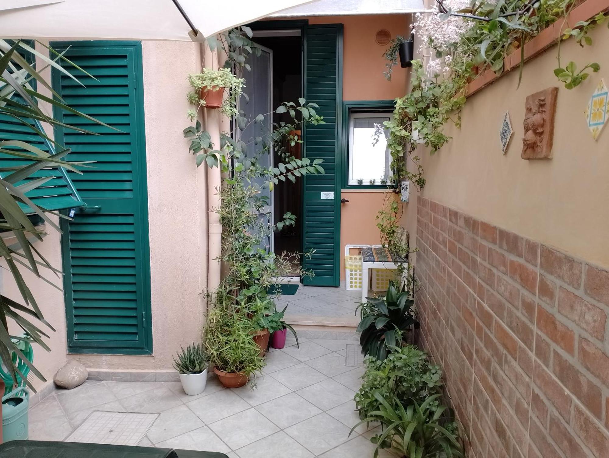 Il Piccolo Eden - Private Garden Apartment Ливорно Екстериор снимка